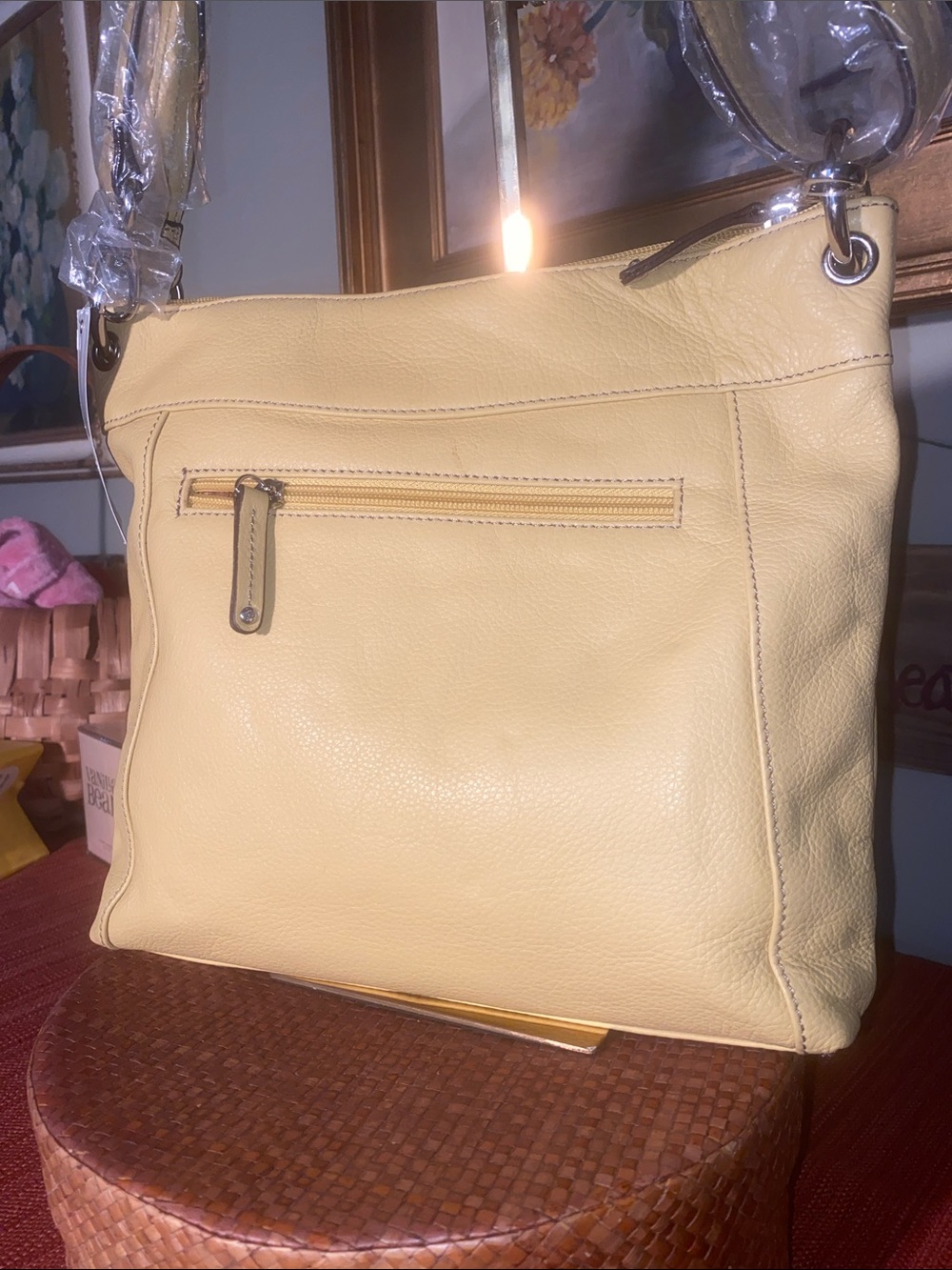 Tignanello Women’s Butter Yellow Leather Double Front Pocket shoulder crossbody - Picture 5 of 11